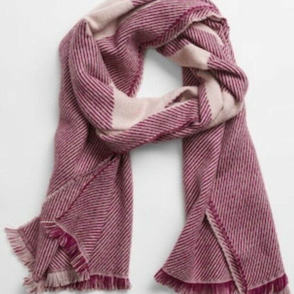 NWT Gap Printed Fringe Scarf Wine‎ Color One Size